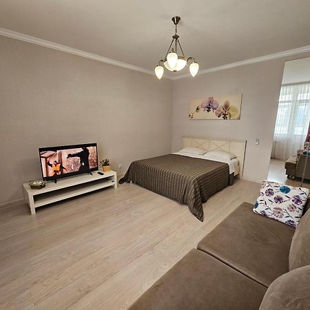 Ernaz Plus Apartments: Promenade Expo 阿斯坦纳 外观 照片